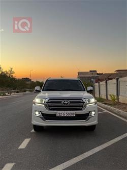 تۆیۆتا لاند کروزەر